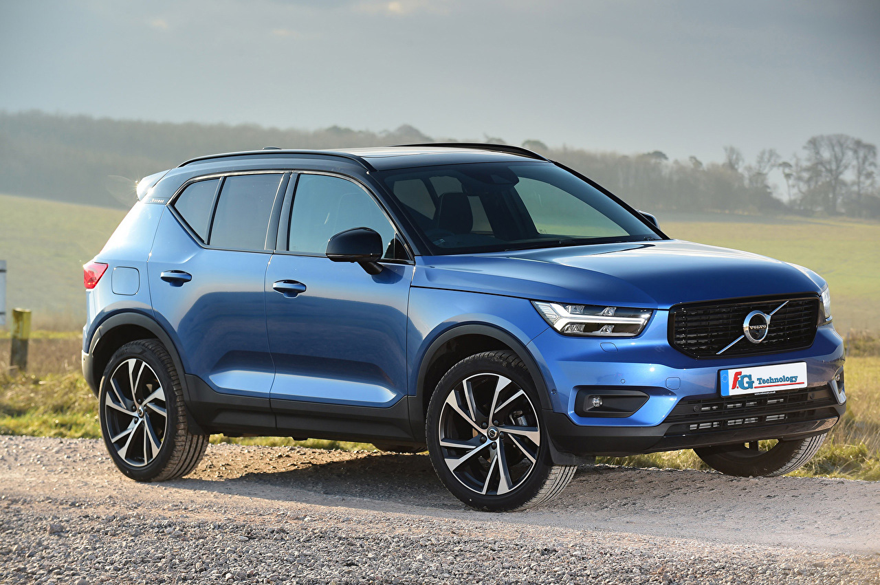 Volvo_2018-19_XC40_T3_R-Design_Light_Blue_560851_1280x851